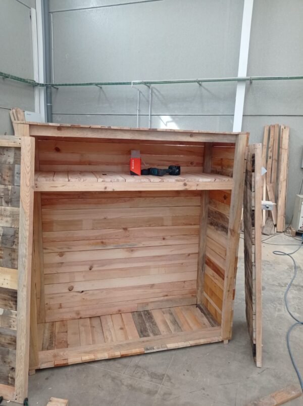 Armario de madera de pino natural