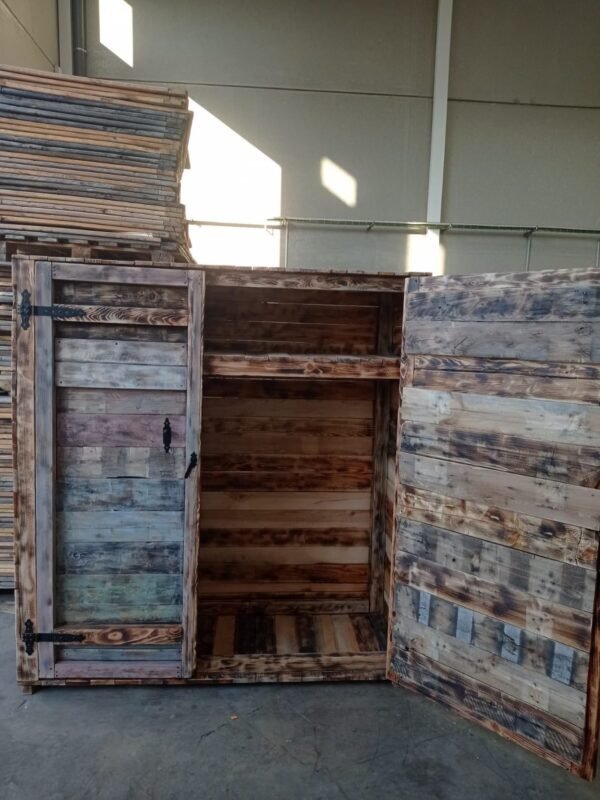 Armario de madera de pino natural