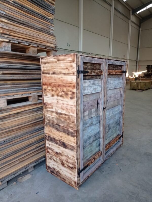 Armario de madera de pino natural